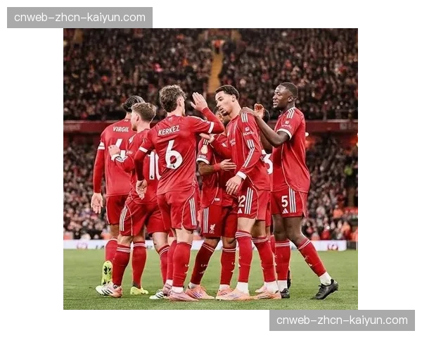 特写：萨拉赫边路连续突破三人后助攻，展现个人能力决定时刻