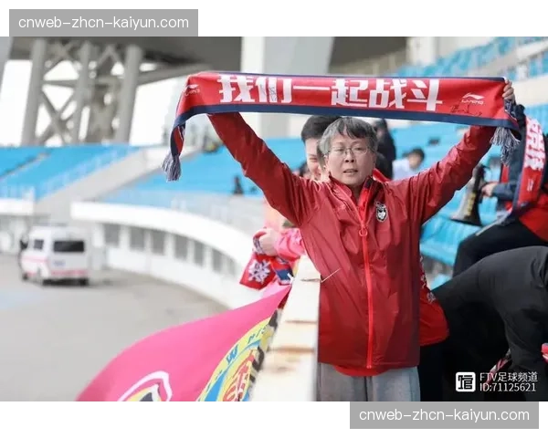 通讯:新疆男篮的远征球迷——跨越3800公里的总决赛助威之旅 通讯:新疆男篮的远征球迷——跨越3800公里的总决赛助威之旅